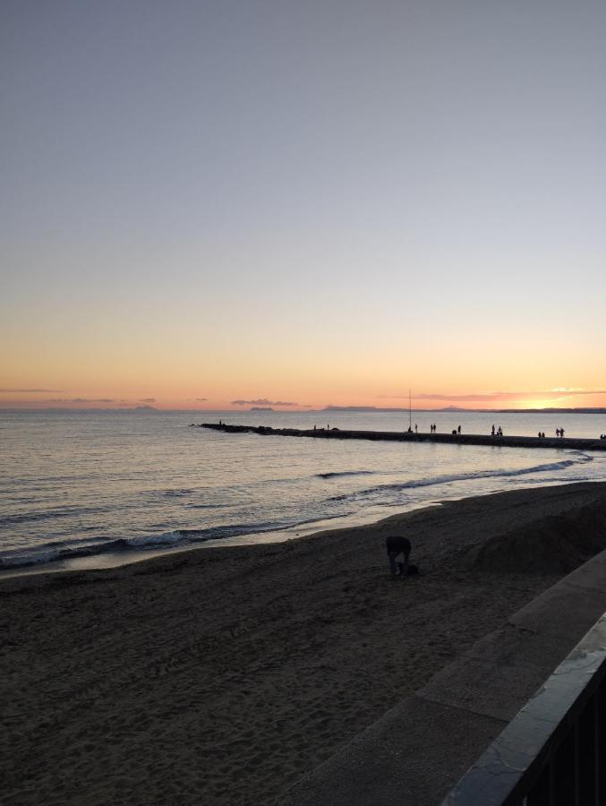 Beachfront Studio With Stunning Sea Views Marbella Esterno foto