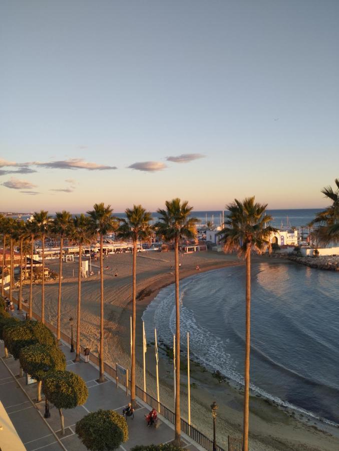 Beachfront Studio With Stunning Sea Views Marbella Esterno foto